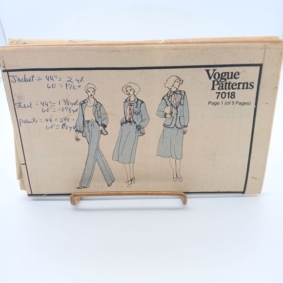 UNCUT Vintage Sewing PATTERN Vogue 7018, Ladies 1970s Jacket Skirt, Straight - Picture 1 of 1